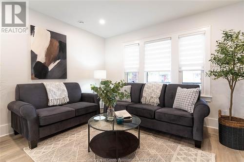 1748 Hall Avenue, Windsor, ON - Indoor Photo Showing Living Room