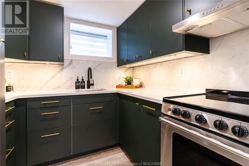 1748 Hall Avenue, Windsor, ON - Indoor Photo Showing Kitchen