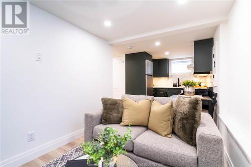 1748 Hall Avenue, Windsor, ON - Indoor Photo Showing Living Room