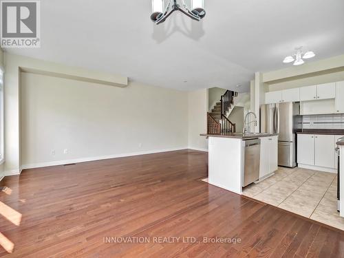 720 Brian Good Avenue, Ottawa, ON - Indoor Photo Showing Kitchen