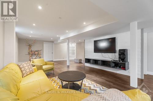 341 Shadehill Crescent, Barrhaven (7708 - Barrhaven - Stonebridge), ON - Indoor Photo Showing Living Room