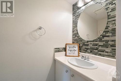 818 Vinette Crescent, Ottawa, ON - Indoor Photo Showing Bathroom