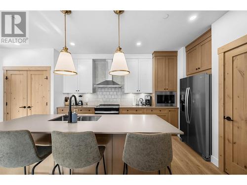 7005 Mcgillivray Lake Drive Unit# 4, Sun Peaks, BC - Indoor Photo Showing Kitchen With Double Sink With Upgraded Kitchen