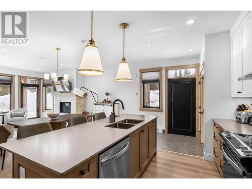 7005 Mcgillivray Lake Drive Unit# 4, Sun Peaks, BC - Indoor Photo Showing Kitchen With Double Sink With Upgraded Kitchen