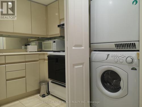 1901 - 33 University Avenue, Toronto, ON - Indoor Photo Showing Laundry Room