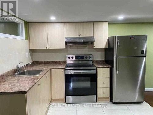 27 Frey Crescent, Toronto, ON - Indoor Photo Showing Kitchen