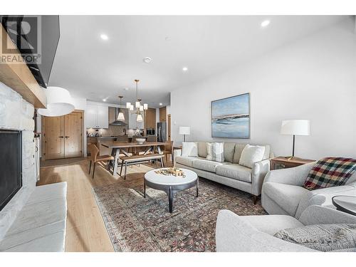 7005 Mcgillivray Lake Drive Unit# 7, Sun Peaks, BC - Indoor Photo Showing Living Room