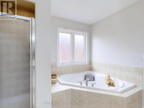 44 Pexton Avenue, Richmond Hill, ON - Indoor Photo Showing Bathroom