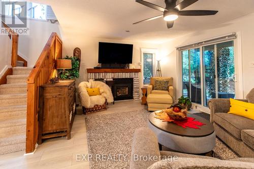 554 Oxbow Crescent, Collingwood, ON - Indoor Photo Showing Living Room With Fireplace