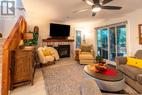 554 Oxbow Crescent, Collingwood, ON - Indoor Photo Showing Living Room With Fireplace