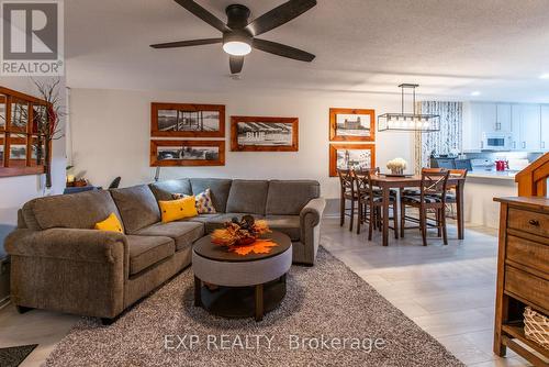 554 Oxbow Crescent, Collingwood, ON - Indoor Photo Showing Living Room