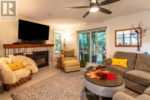 554 Oxbow Crescent, Collingwood, ON - Indoor Photo Showing Living Room With Fireplace