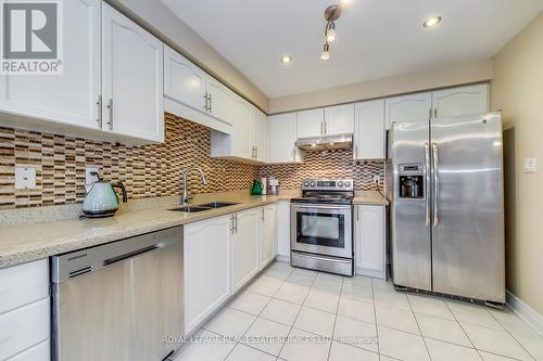 2274 Grouse Lane, Oakville, ON - Indoor Photo Showing Kitchen With Double Sink With Upgraded Kitchen