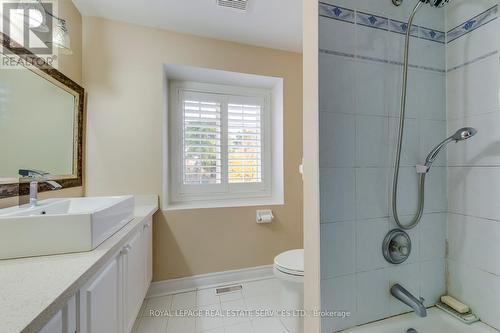 2274 Grouse Lane, Oakville, ON - Indoor Photo Showing Bathroom