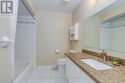 2274 Grouse Lane, Oakville, ON - Indoor Photo Showing Bathroom