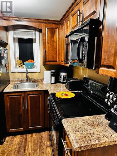 1 Fallowtree Place, St. John'S, NL - Indoor Photo Showing Kitchen