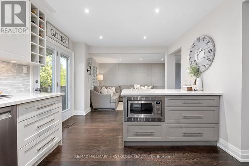 62 Deverell Street, Whitby, ON - Indoor Photo Showing Kitchen