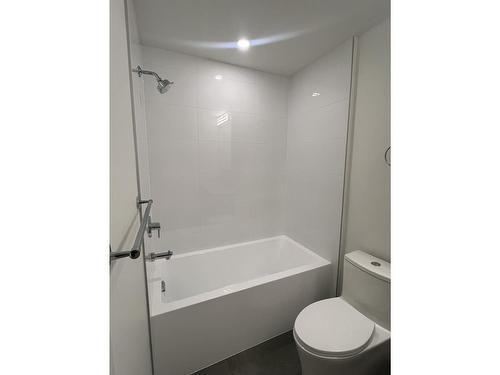 W22X 10828 139A Street, Surrey, BC - Indoor Photo Showing Bathroom