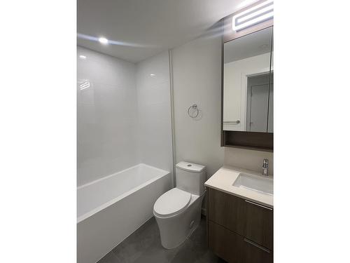 W22X 10828 139A Street, Surrey, BC - Indoor Photo Showing Bathroom