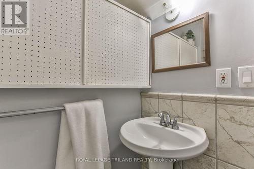 115 Vauxhall Street, London, ON - Indoor Photo Showing Bathroom