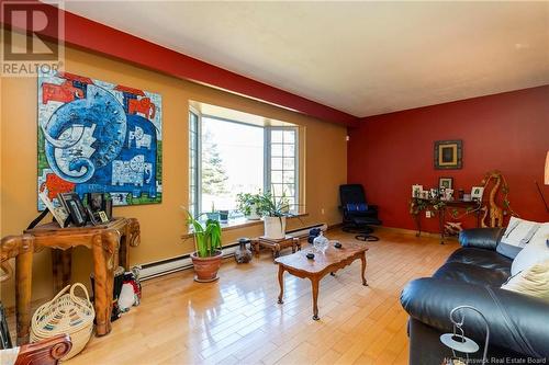 122 Villa Drive, Hampton, NB - Indoor Photo Showing Living Room