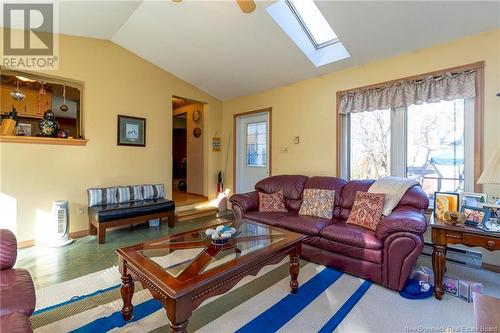 122 Villa Drive, Hampton, NB - Indoor Photo Showing Living Room