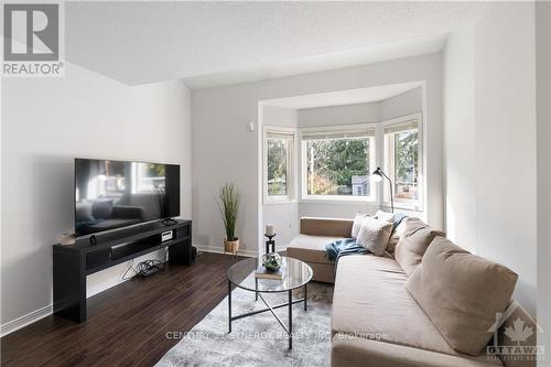 548 Wild Shore Crescent, Ottawa, ON - Indoor Photo Showing Living Room