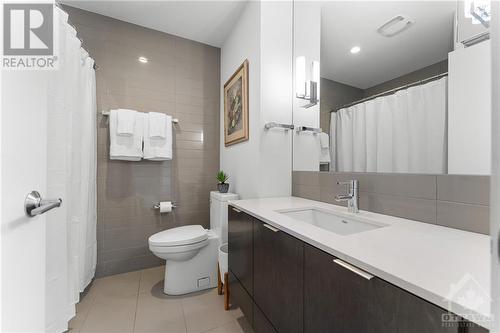 15 Garland Street, Ottawa, ON - Indoor Photo Showing Bathroom