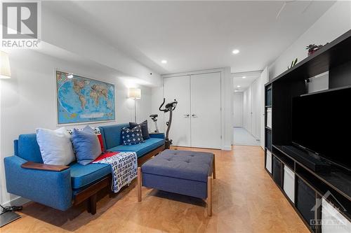 15 Garland Street, Ottawa, ON - Indoor Photo Showing Living Room