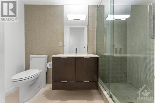 15 Garland Street, Ottawa, ON - Indoor Photo Showing Bathroom