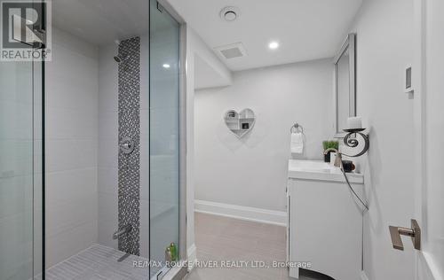 21 Verdi Road, Richmond Hill, ON - Indoor Photo Showing Bathroom