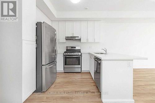 15 - 2232 Bromsgrove Road, Mississauga, ON - Indoor Photo Showing Kitchen