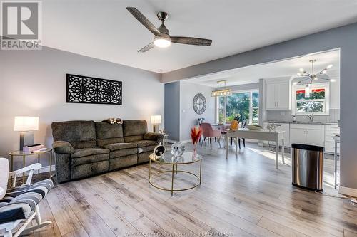 4550 Talbot Trail, Chatham-Kent, ON - Indoor Photo Showing Living Room