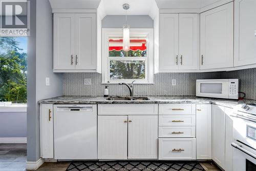 4550 Talbot Trail, Chatham-Kent, ON - Indoor Photo Showing Kitchen