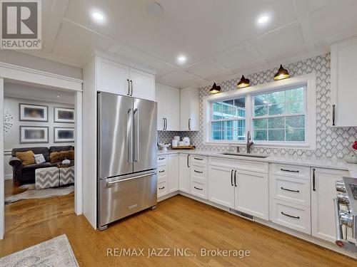 1633 Charles Street, Whitby (Port Whitby), ON - Indoor Photo Showing Kitchen With Stainless Steel Kitchen With Upgraded Kitchen