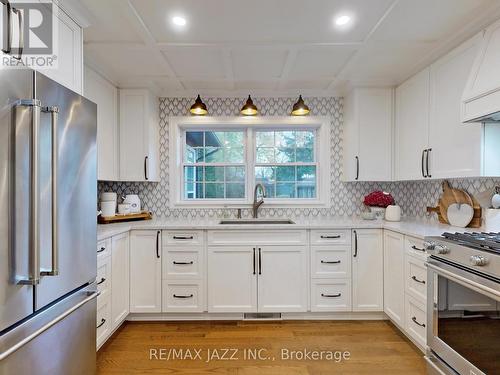 1633 Charles Street, Whitby (Port Whitby), ON - Indoor Photo Showing Kitchen With Upgraded Kitchen