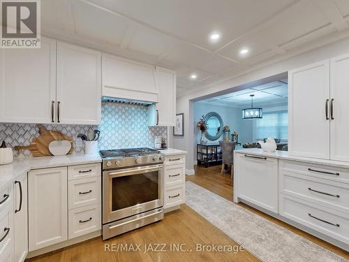 1633 Charles Street, Whitby (Port Whitby), ON - Indoor Photo Showing Kitchen