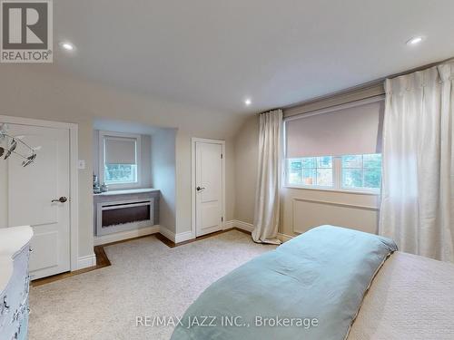 1633 Charles Street, Whitby (Port Whitby), ON - Indoor Photo Showing Bedroom