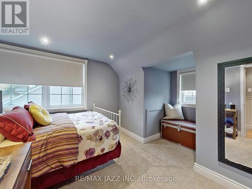 1633 Charles Street, Whitby (Port Whitby), ON - Indoor Photo Showing Bedroom