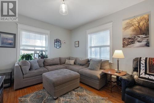 9150 County Rd 45, Roseneath Road, Alnwick/Haldimand, ON - Indoor Photo Showing Living Room