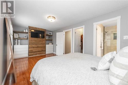 111 Bourbon Street, Ottawa, ON - Indoor Photo Showing Bedroom