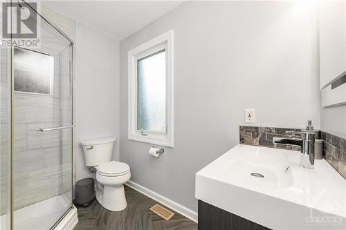 111 Bourbon Street, Ottawa, ON - Indoor Photo Showing Bathroom