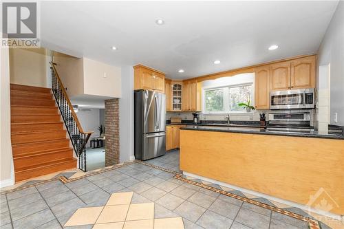 111 Bourbon Street, Ottawa, ON - Indoor Photo Showing Kitchen