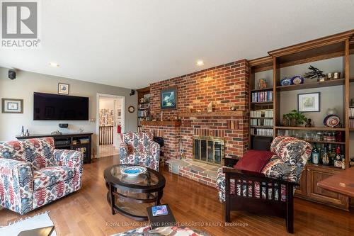 9565 Oxbow Drive, Middlesex Centre, ON - Indoor Photo Showing Living Room With Fireplace