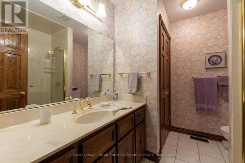 9565 Oxbow Drive, Middlesex Centre, ON - Indoor Photo Showing Bathroom