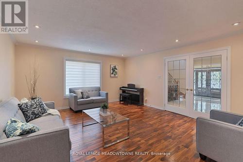 2857 Termini Terrace, Mississauga, ON - Indoor Photo Showing Living Room