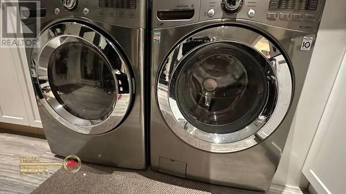 2136 Westview Drive, North Vancouver, BC - Indoor Photo Showing Laundry Room