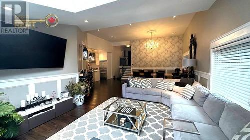 2136 Westview Drive, North Vancouver, BC - Indoor Photo Showing Living Room