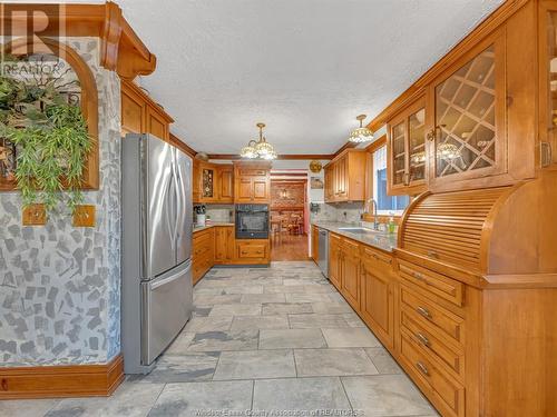 607 County Rd 2, Lakeshore, ON - Indoor Photo Showing Kitchen