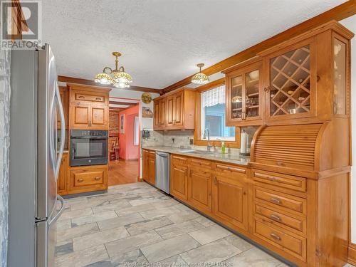 607 County Rd 2, Lakeshore, ON - Indoor Photo Showing Kitchen